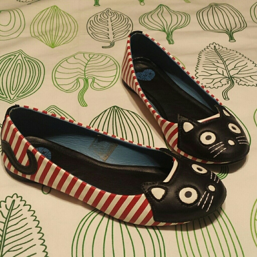 TUK Modcloth cat flats! Red/white stripes! Sz 6 😻